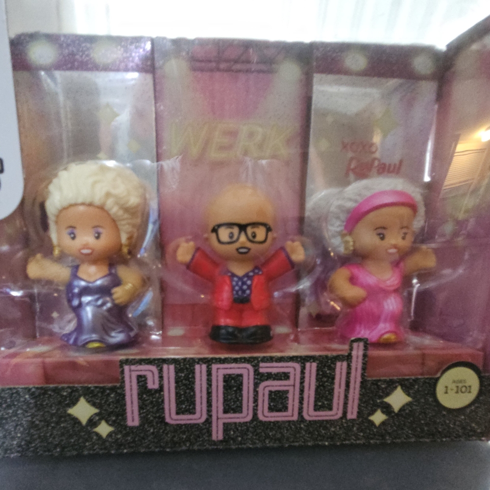Fisher-Price RuPaul Mini Figure Set – Purple, Pink, Red, White, Black - Picture 3 of 3